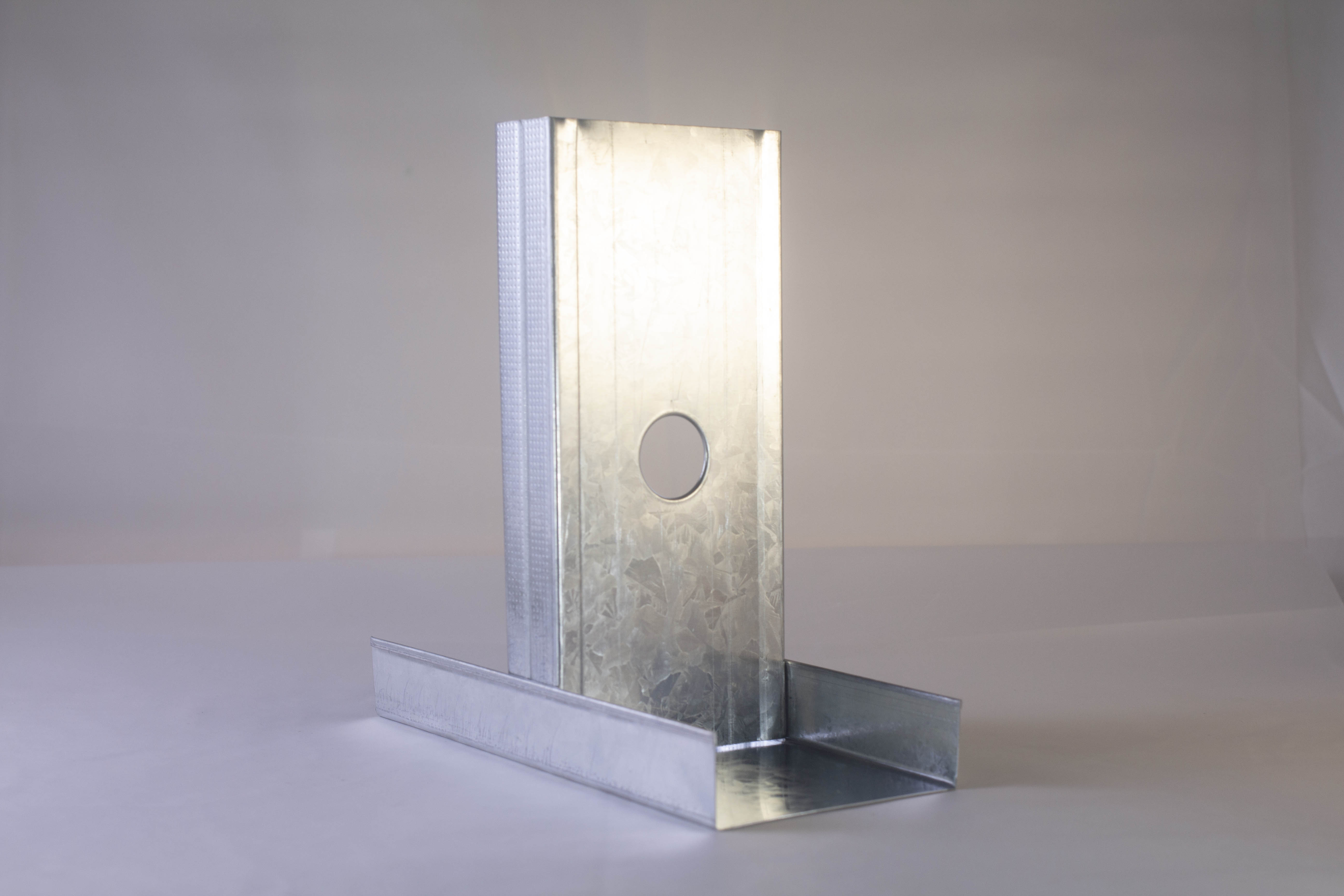 pistas y montantes de yeso laminado.